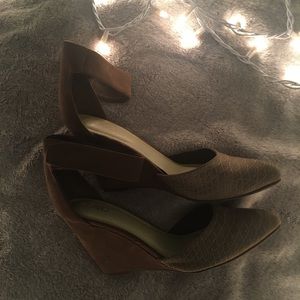 Pointed toe wedges